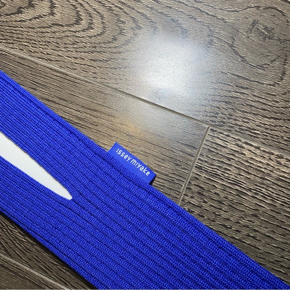 iPhone Pocket x ISSEY MIYAKE - Picture 8 of 12